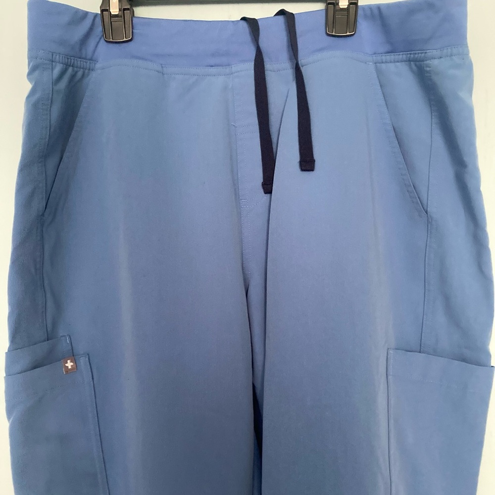 Men’s Figs Amix Cargo Scrub Pants size large ceil blue